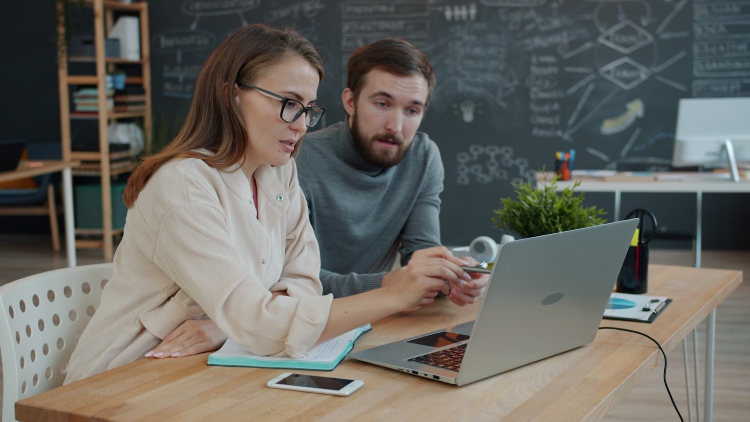 How To Launch A Thriving Digital Freelance Career From Scratch